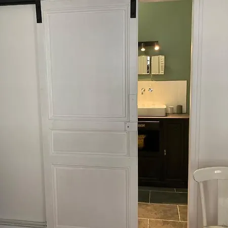 La Luciole Apartment *